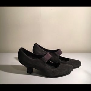 Clark’s Artesian Pumps 9.5